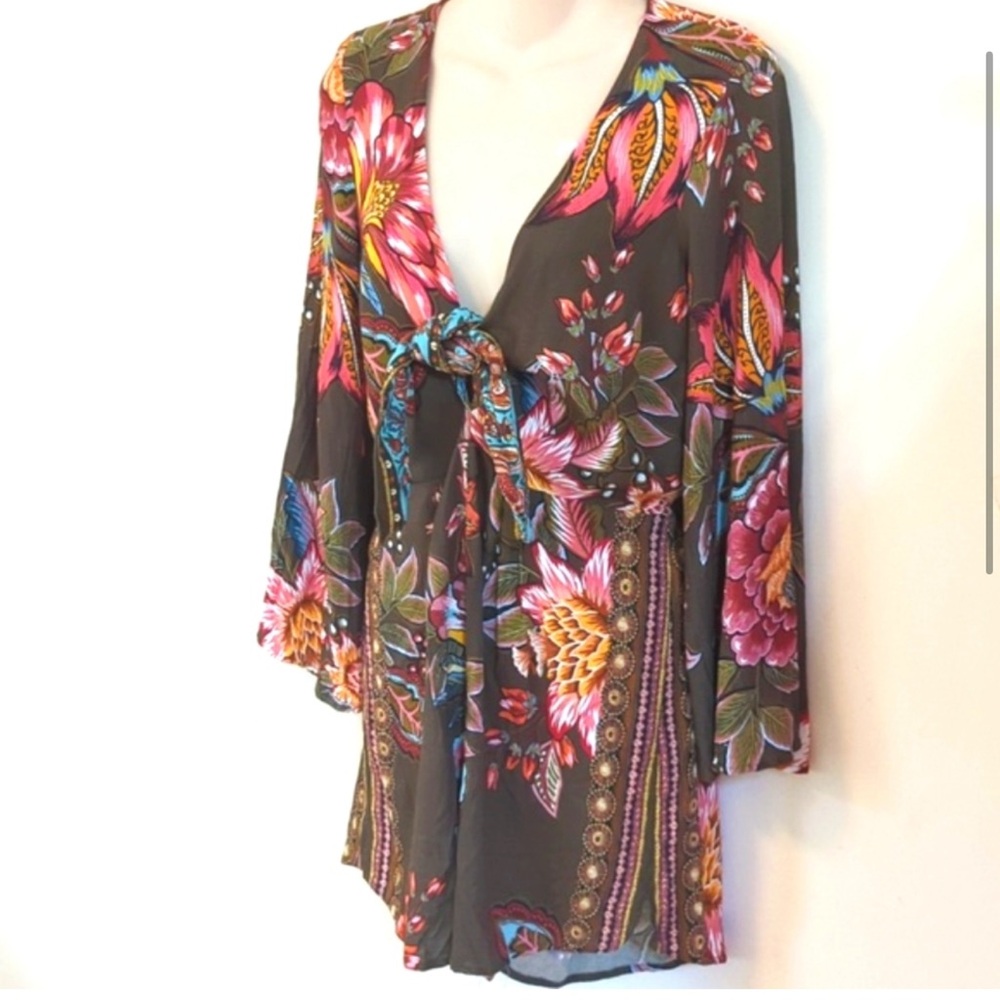 FARM Rio Floral Romper - Picture 2 of 9